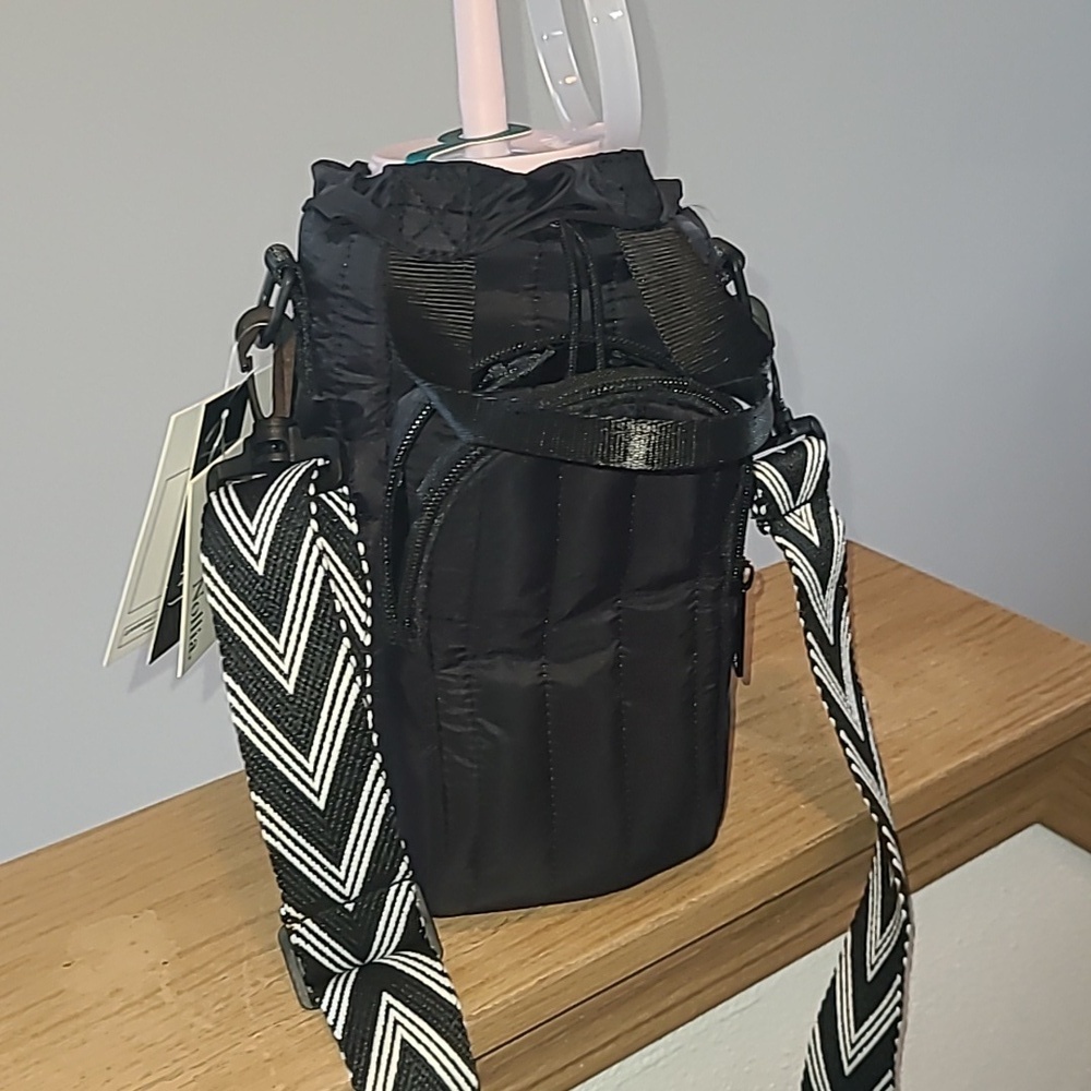 Stylish Black Crossbody Water Bottle Bag with Chevron Strap